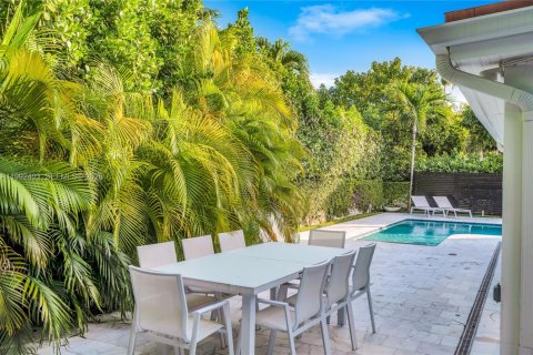 House in Miami Beach, Florida 4 bedrooms, 317.54 sq.m. № 2062436 - photo 7