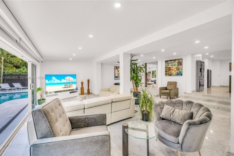 House in Miami Beach, Florida 4 bedrooms, 317.54 sq.m. № 2062436 - photo 24