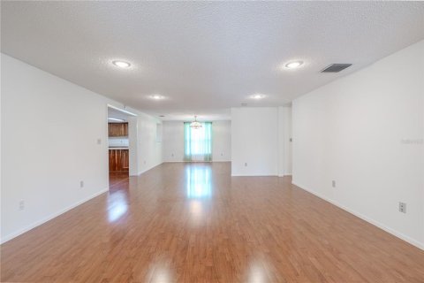 Casa en venta en Tampa, Florida, 5 dormitorios, 231.79 m2 № 1757508 - foto 17