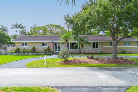 House in Miami, Florida 4 bedrooms, 217.67 sq.m. № 2053026