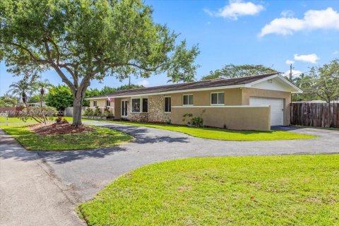 House in Miami, Florida 4 bedrooms, 217.67 sq.m. № 2053026 - photo 6