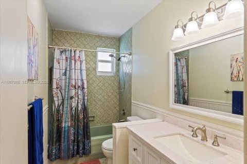 House in Miami, Florida 4 bedrooms, 217.67 sq.m. № 2053026 - photo 23