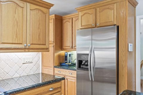 House in Miami, Florida 4 bedrooms, 217.67 sq.m. № 2053026 - photo 10