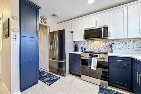 Condo in Gulfport, Florida, 1 bedroom № 2166913 - photo 5
