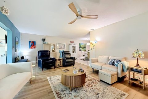 Condo in Gulfport, Florida, 1 bedroom № 2166913 - photo 20