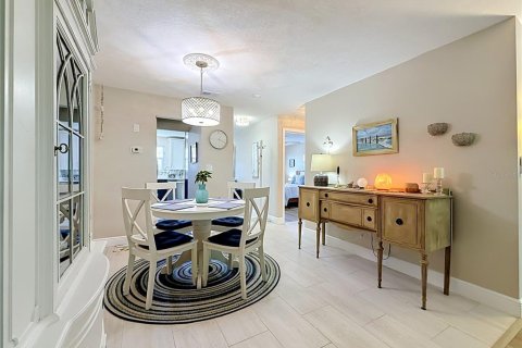 Condo in Gulfport, Florida, 1 bedroom № 2166913 - photo 13