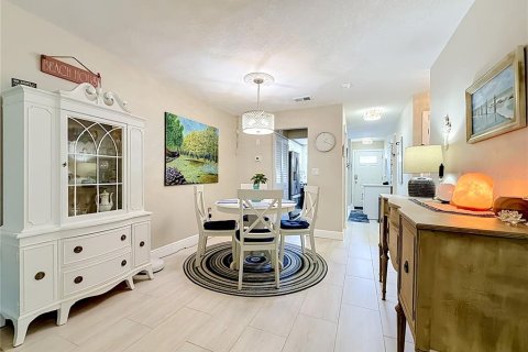 Condo in Gulfport, Florida, 1 bedroom № 2166913 - photo 14