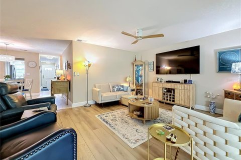 Condo in Gulfport, Florida, 1 bedroom № 2166913 - photo 22