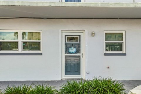 Condo in Gulfport, Florida, 1 bedroom  № 2166913