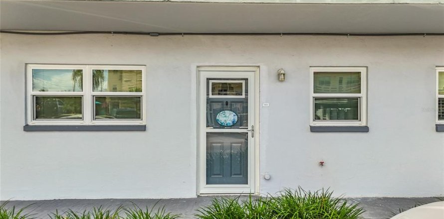Condo in Gulfport, Florida, 1 bedroom № 2166913