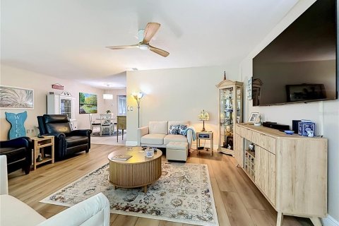 Condo in Gulfport, Florida, 1 bedroom № 2166913 - photo 24
