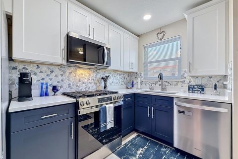 Condo in Gulfport, Florida, 1 bedroom № 2166913 - photo 7