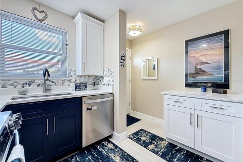 Condo in Gulfport, Florida, 1 bedroom № 2166913 - photo 9