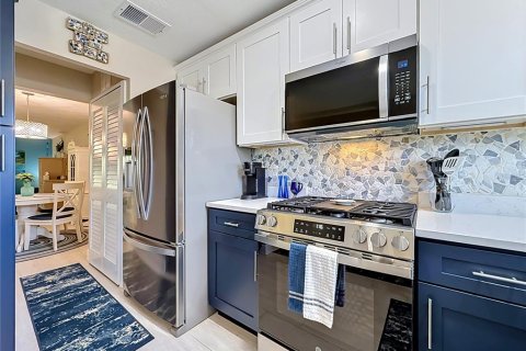 Condo in Gulfport, Florida, 1 bedroom № 2166913 - photo 6