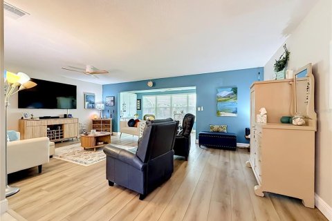 Condo in Gulfport, Florida, 1 bedroom № 2166913 - photo 16