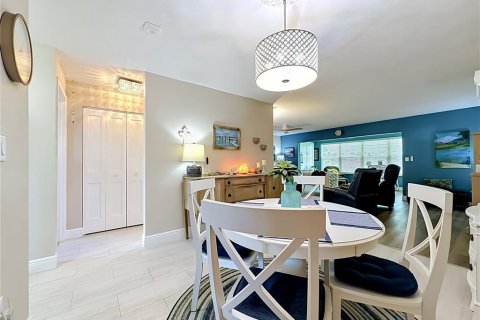 Condo in Gulfport, Florida, 1 bedroom № 2166913 - photo 12