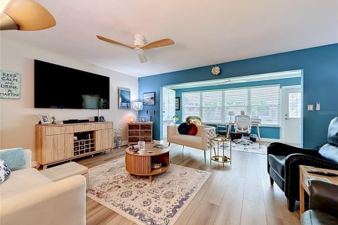 Condo in Gulfport, Florida, 1 bedroom № 2166913 - photo 17