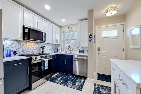 Condo in Gulfport, Florida, 1 bedroom № 2166913 - photo 8