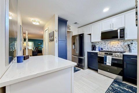 Condo in Gulfport, Florida, 1 bedroom № 2166913 - photo 4