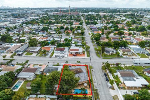 Villa ou maison à Hialeah, Floride 4 chambres, 187.66 m2 № 2077125