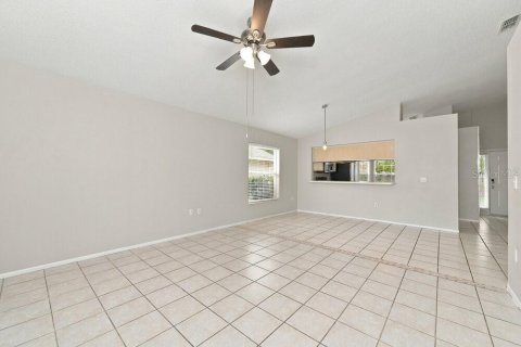 Villa ou maison à louer à Apopka, Floride: 3 chambres, 125.79 m2 № 2415439 - photo 4