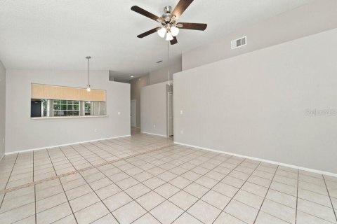 Villa ou maison à louer à Apopka, Floride: 3 chambres, 125.79 m2 № 2415439 - photo 3
