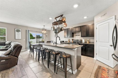 Casa en venta en Seffner, Florida, 5 dormitorios, 248.42 m2 № 2384029 - foto 3
