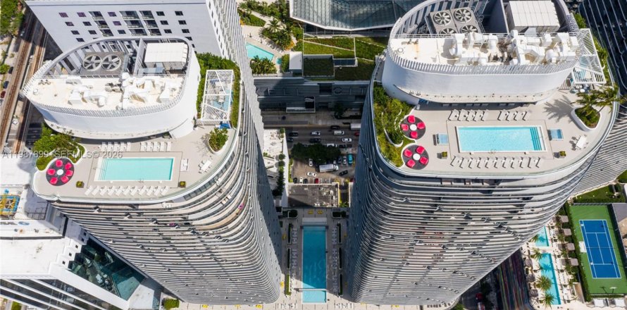 Condominio en Miami, Florida, 1 dormitorio  № 2050984