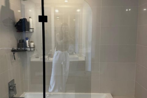 Condominio en venta en Miami, Florida, 1 dormitorio, 68.56 m2 № 2050984 - foto 14