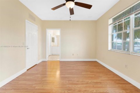 Снять в аренду таунхаус в Мирамар, Флорида 3 спальни, 155.05м2, № 2017352 - фото 15