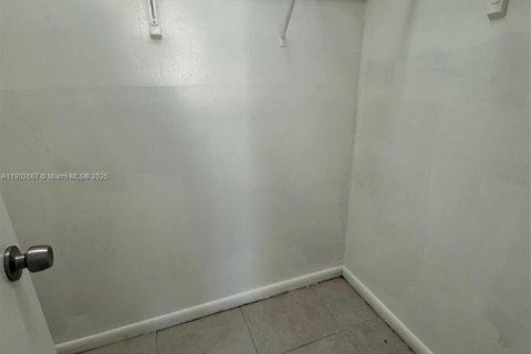 Copropriété à louer à Miami Gardens, Floride: 2 chambres, 86.03 m2 № 2081796 - photo 2