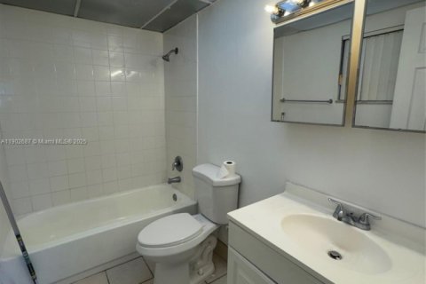 Condo à Miami Gardens, Floride, 2 chambres  № 2081796