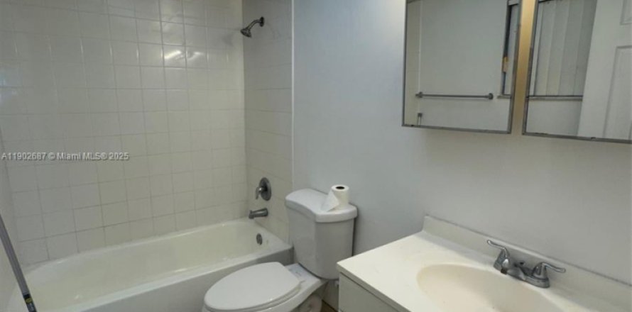 Condo à Miami Gardens, Floride, 2 chambres  № 2081796