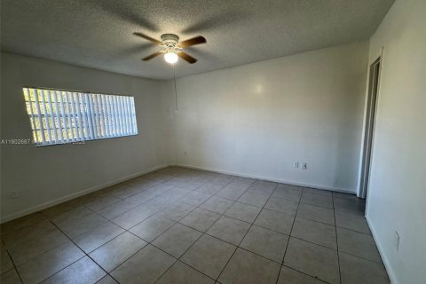Copropriété à louer à Miami Gardens, Floride: 2 chambres, 86.03 m2 № 2081796 - photo 3