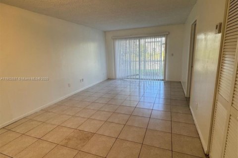 Copropriété à louer à Miami Gardens, Floride: 2 chambres, 86.03 m2 № 2081796 - photo 5