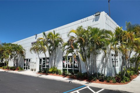 Oficina en alquiler en Doral, Florida № 1116921 - foto 1