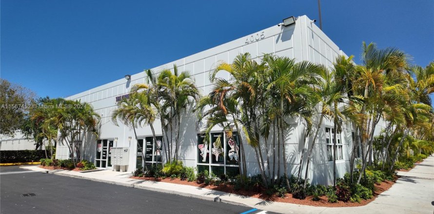 Oficina en Doral, Florida № 1116921