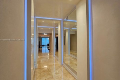 Condominio en venta en Aventura, Florida, 3 dormitorios, 304.16 m2 № 1942386 - foto 4