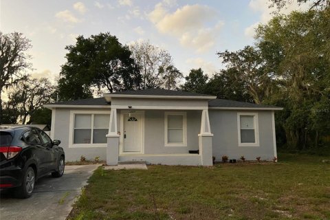 House in New Port Richey, Florida 3 bedrooms, 111.48 sq.m. № 1819651 - photo 1