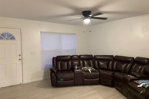 House in New Port Richey, Florida 3 bedrooms, 111.48 sq.m. № 1819651 - photo 15