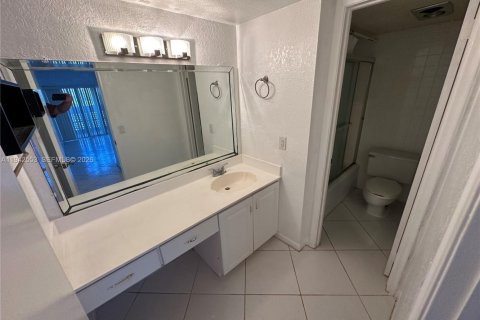 Condo in Lauderhill, Florida, 2 bedrooms  № 1999426 - photo 10