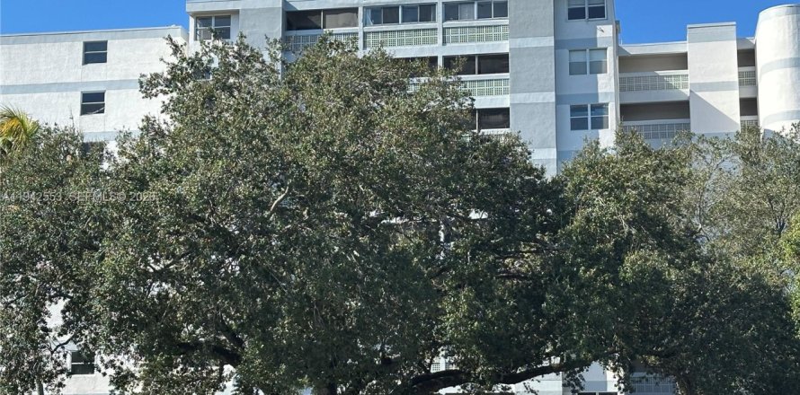 Condo in Lauderhill, Florida, 2 bedrooms  № 1999426