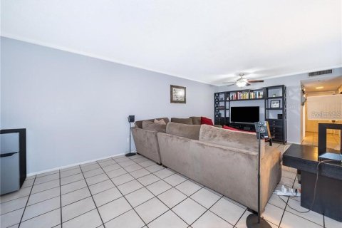 Townhouse in Winter Park, Florida 3 bedrooms, 146.79 sq.m. № 2101700 - photo 8