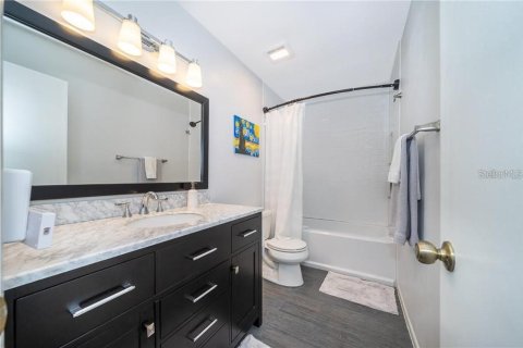 Townhouse in Winter Park, Florida 3 bedrooms, 146.79 sq.m. № 2101700 - photo 15