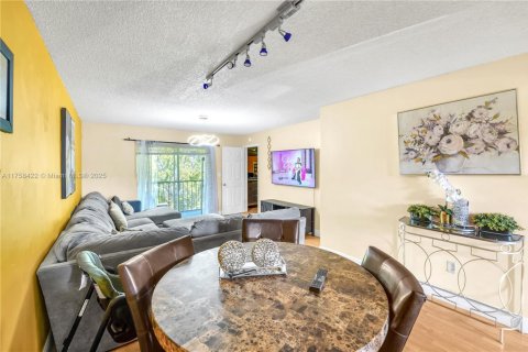 Condo in Miami, Florida, 2 bedrooms  № 1704866 - photo 3