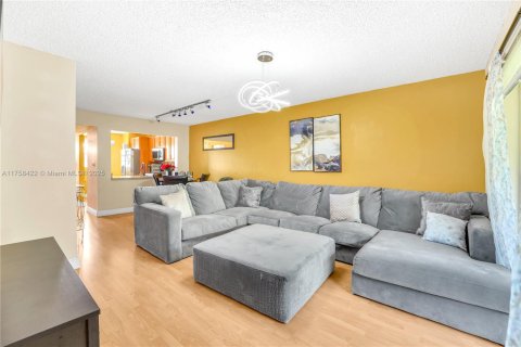 Condo in Miami, Florida, 2 bedrooms  № 1704866 - photo 4