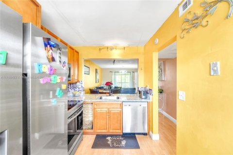 Condo in Miami, Florida, 2 bedrooms  № 1704866 - photo 7