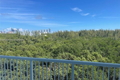 Condominio en alquiler en North Miami, Florida, 2 dormitorios, 163.79 m2 № 2065699 - foto 2