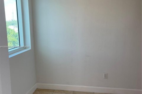 Condominio en alquiler en North Miami, Florida, 2 dormitorios, 163.79 m2 № 2065699 - foto 16