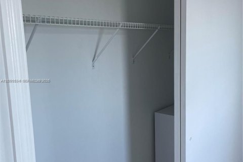 Condominio en alquiler en North Miami, Florida, 2 dormitorios, 163.79 m2 № 2065699 - foto 13